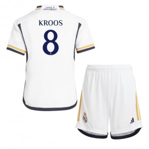 Real Madrid Toni Kroos #8 Hjemmebanesæt Børn 2023-24 Kort ærmer (+ korte bukser)